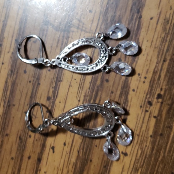 Beautiful Vintage  Tear Drop Silvertone Earrings with Cubic Zirconia - Picture 3 of 3